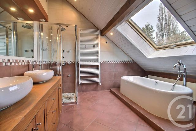 Afficher la photo en grand maison à vendre - 9 pièces - 240.0 m2 - VEIGY FONCENEX - 74 - RHONE-ALPES - Century 21 Agence Du Lac