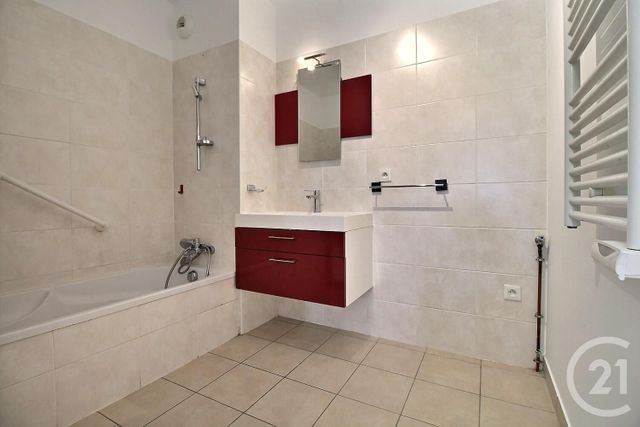 Afficher la photo en grand Appartement F3 à vendre - 3 pièces - 65.8 m2 - VEIGY FONCENEX - 74 - RHONE-ALPES - Century 21 Agence Du Lac
