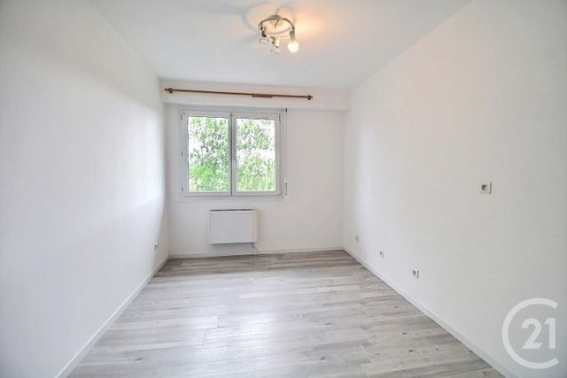 Afficher la photo en grand Appartement F4 à vendre - 4 pièces - 84.16 m2 - DOUVAINE - 74 - RHONE-ALPES - Century 21 Agence Du Lac