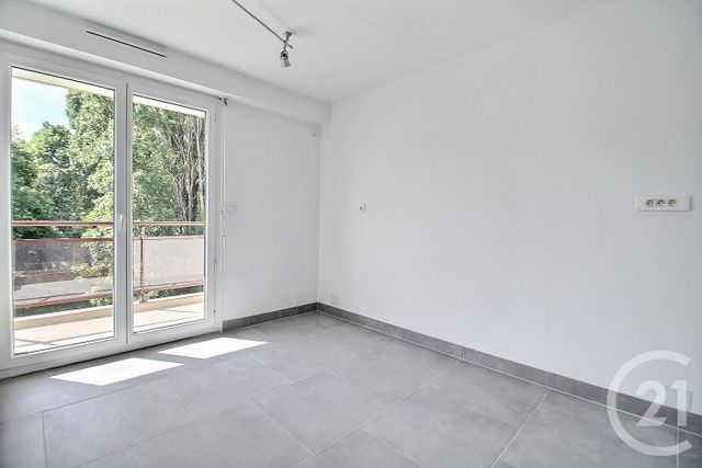 Afficher la photo en grand Appartement F4 à vendre - 4 pièces - 84.16 m2 - DOUVAINE - 74 - RHONE-ALPES - Century 21 Agence Du Lac
