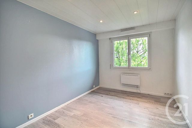 Afficher la photo en grand Appartement F4 à vendre - 4 pièces - 84.16 m2 - DOUVAINE - 74 - RHONE-ALPES - Century 21 Agence Du Lac