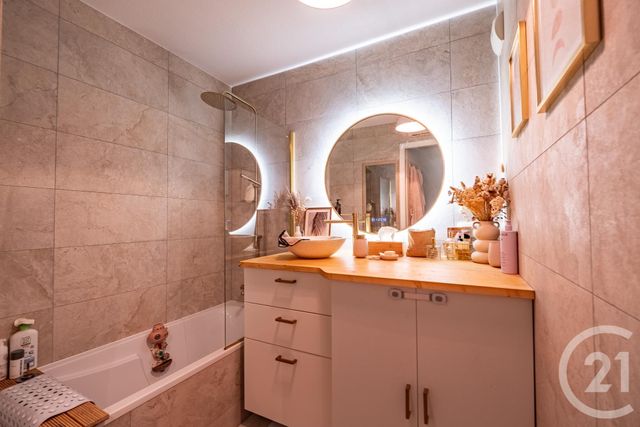 Appartement F4 à vendre - 4 pièces - 86.92 m2 - MESSERY - 74 - RHONE-ALPES - Century 21 Agence Du Lac